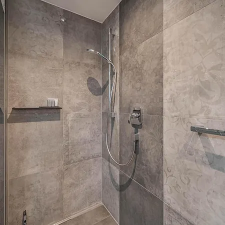 In With Parking Lägenhet