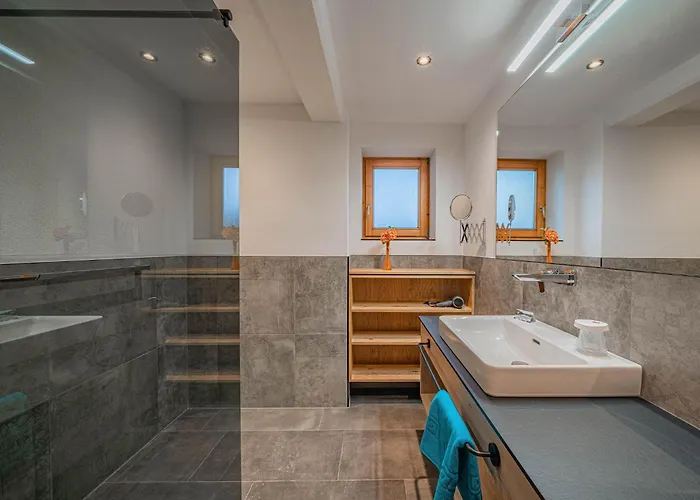 In With Parking بريكسن ام تاله