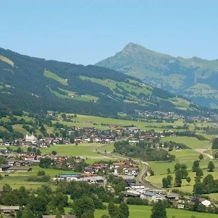 Apartment In With Parking Brixen im Thale