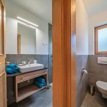Apartment In With Parking Brixen im Thale